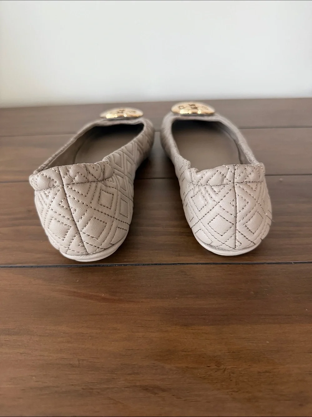Tory Burch Quilted Beige/grey Leather Ballet Flats with Gold Logo Medallion